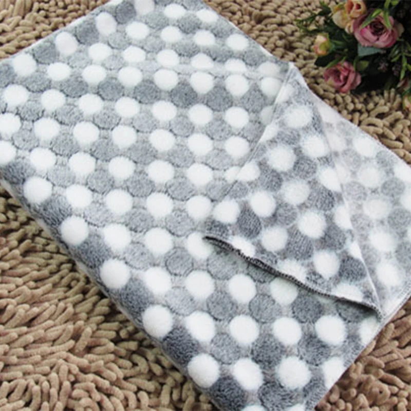 Soft Flannel Pet Dog Blanket Dots Printed Breathable Dog Cat Bed Mat Warm Pet Sleeping Cushion Cover For Pet Dog Cat Products