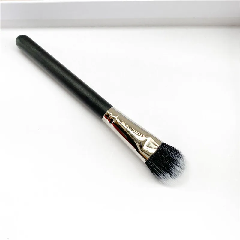 Duo Fibre Foundation/Concealer/Mineralize Brush 132 Flawlessly Evenly