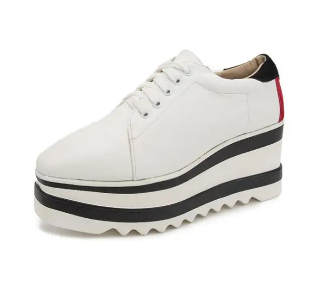 Новинка; женская обувь; маленькие белые туфли; повседневные однотонные женские Сникеры на платформе; обувь с перекрестными ремешками; маленькие кожаные туфли; y311 - Цвет: Белый