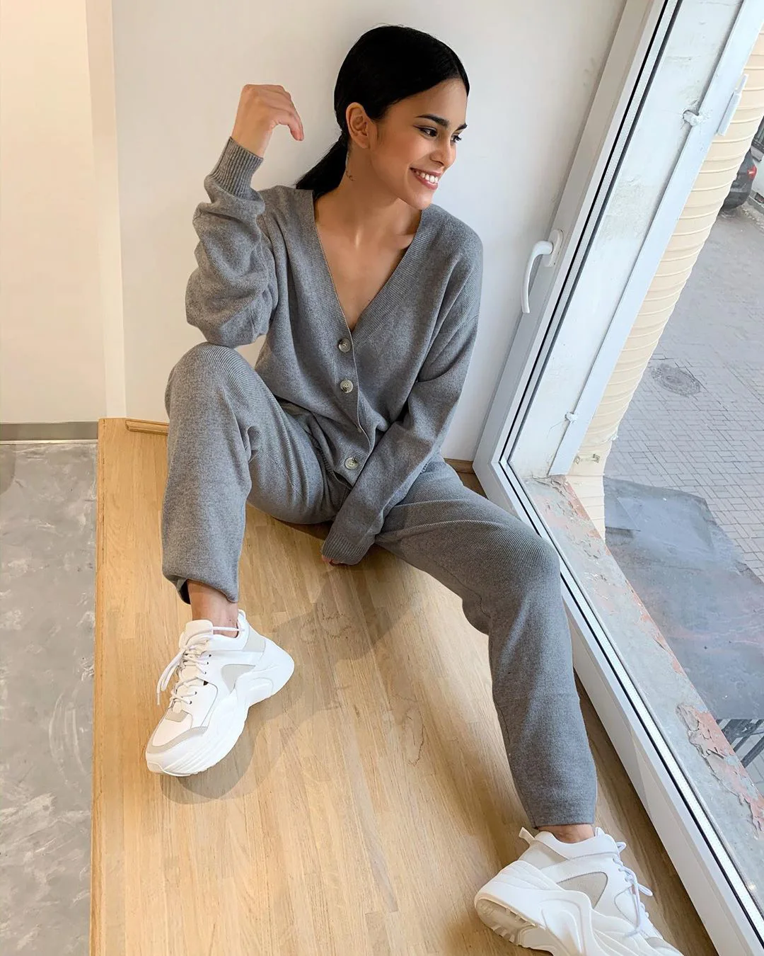 92946992_245960813436132_30358