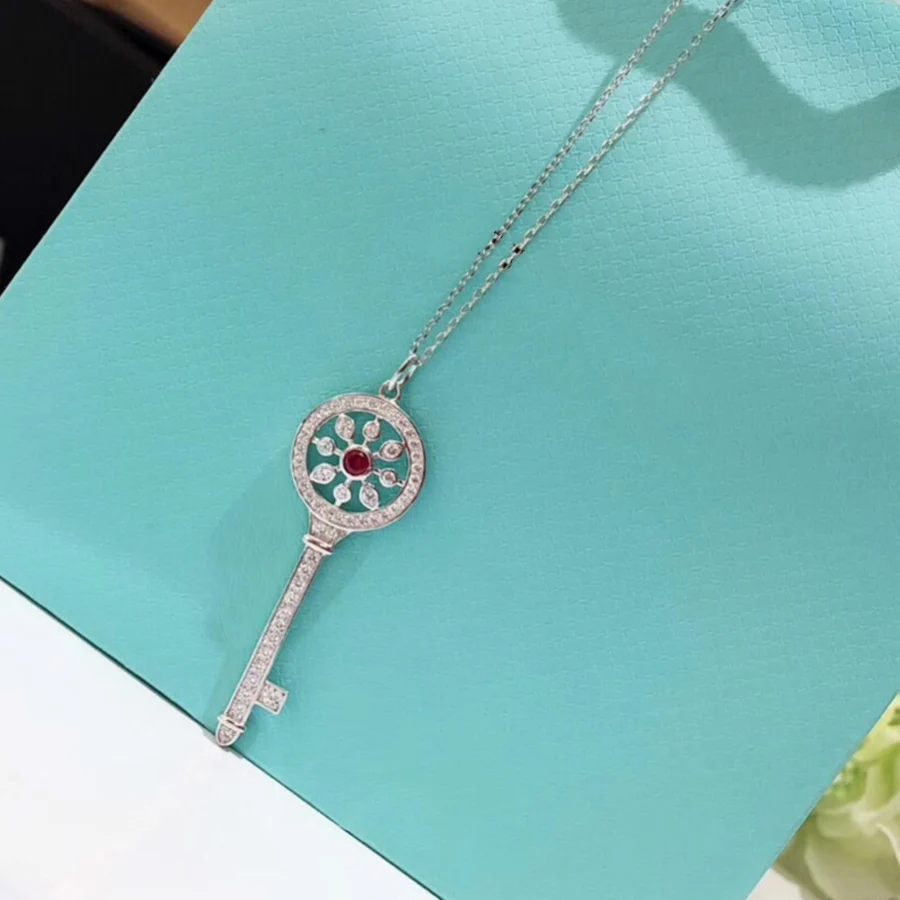 

Hot Fashion Classic Brand 925 Sterling Silver Key Pendant Necklace Chain Luxury Jewelry For Women Wedding Party Daily Bijoux