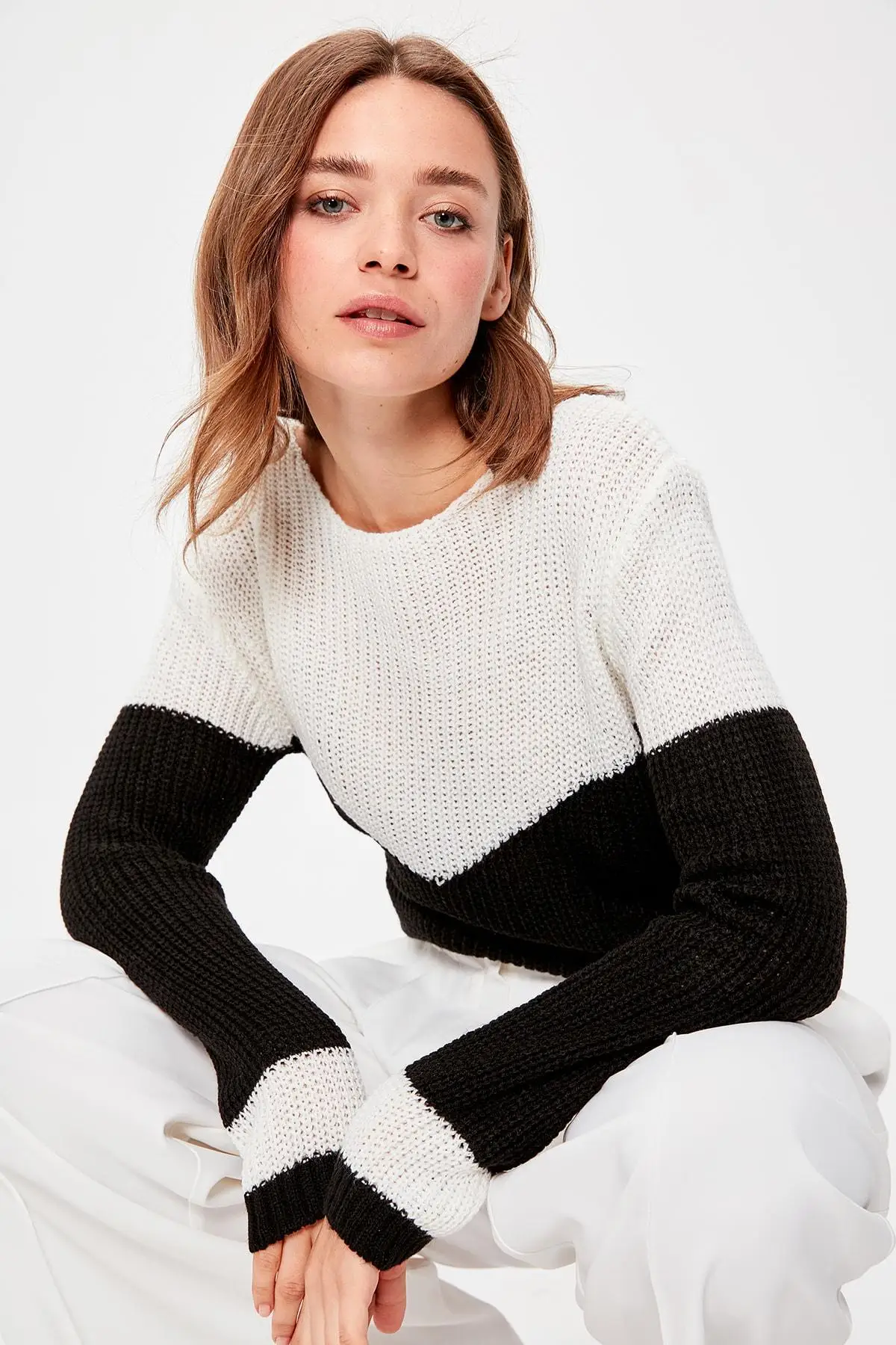

Trendyol Black With Color Block Sweater Pullover TWOAW20KZ0131