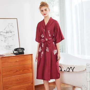 

Elegant Women Satin Animals printing Robe Sexy Rayon Half Sleeve Bride Wedding Robes Summer Comfortable Kimono BathRobe Gowns