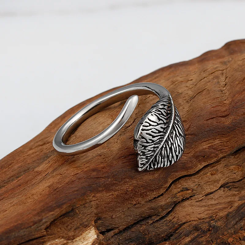 Titanium-steel-ring-male-and-female-forest-retro-leaf-ring-female-opening-feathers-couple-tail-ring (3)