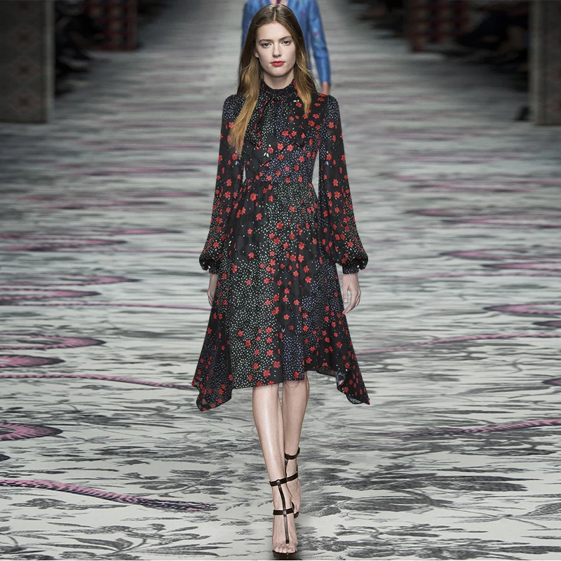 

big lantern sleeve accept waist posed runway looks irregular printing temperament in the autumn of 2020 the new dress