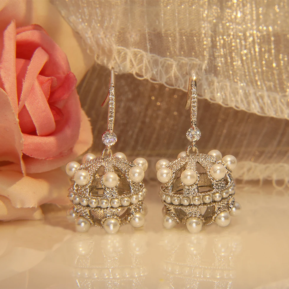 New 18K gold-plated micro-inlaid natural zircon freshwater pearl lantern long hook style luxury fashion earrings