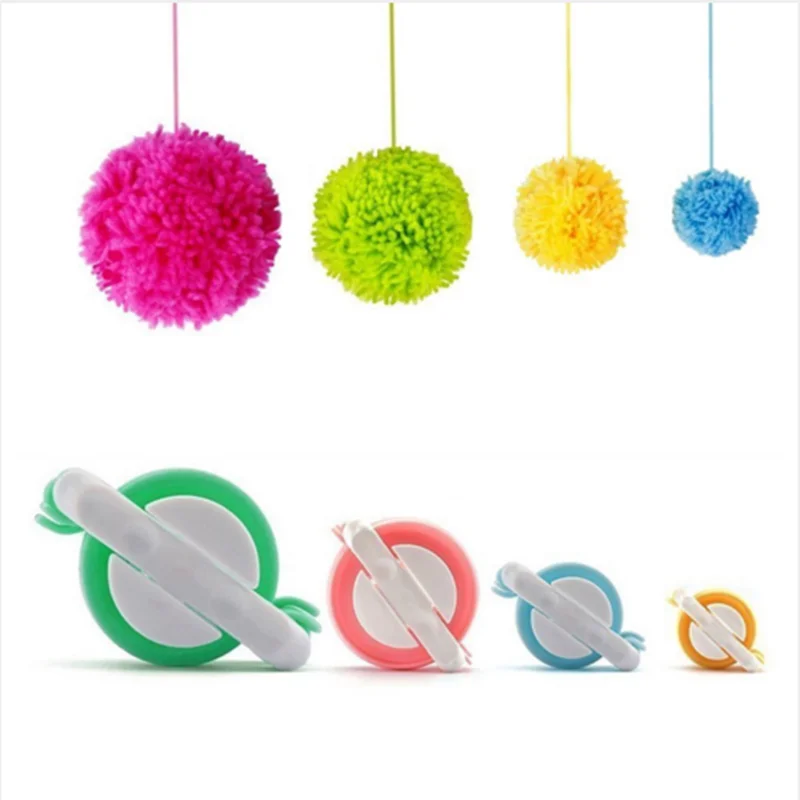 

Hot 1 Set 4 Size Essential Pompom Maker Fluff Ball Weaver Needle Craft Knitting Tool DIY Set- Random Color