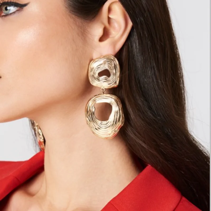 

docona Punk Gold Color Hollow Circle Drop Dangle Earring for Women Metal Wave Geometric Pendant Earrings Brincos 8525