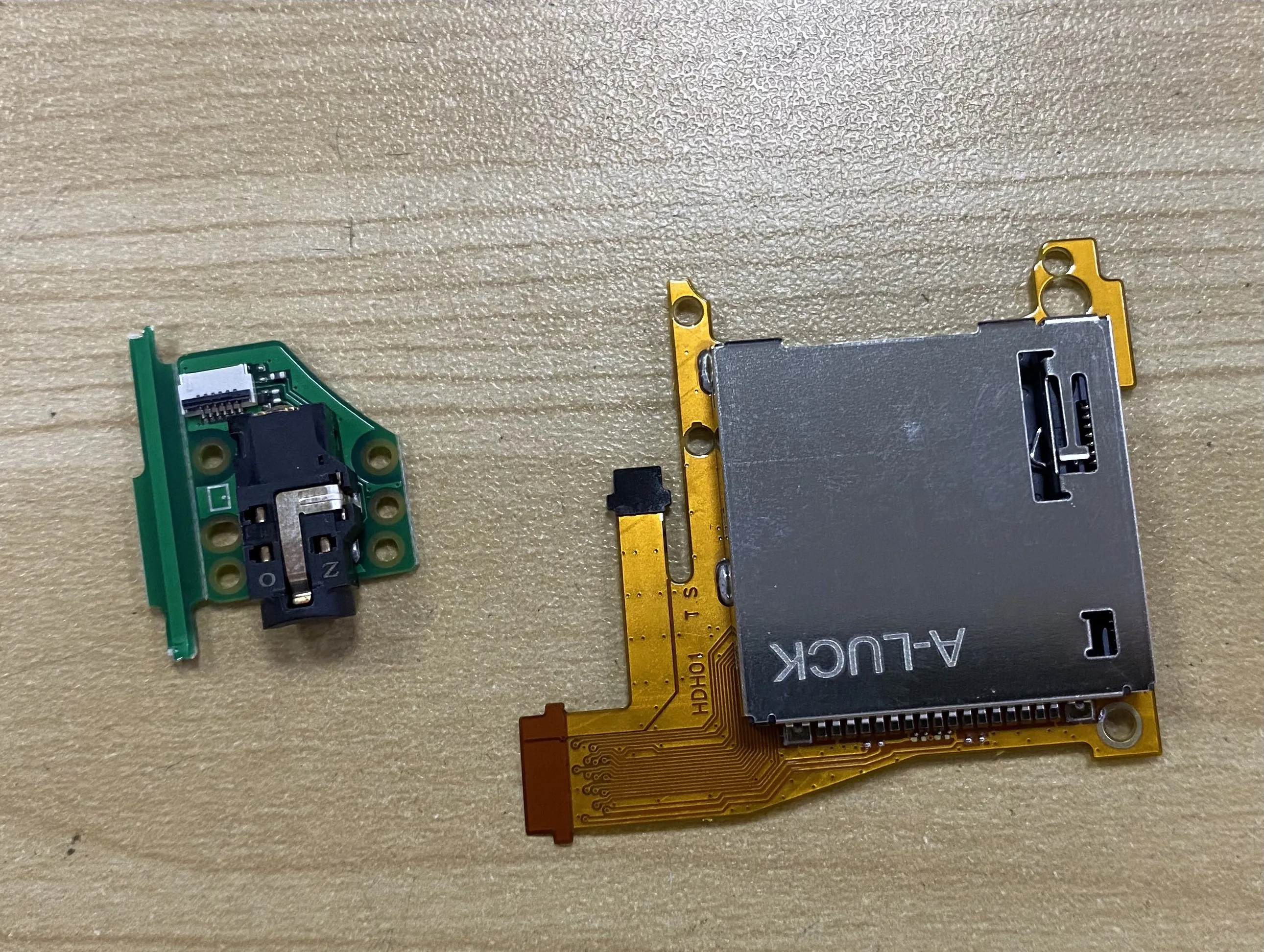 NEW Game Card Slot Reader with Headset Headphone Audio Jack Socket