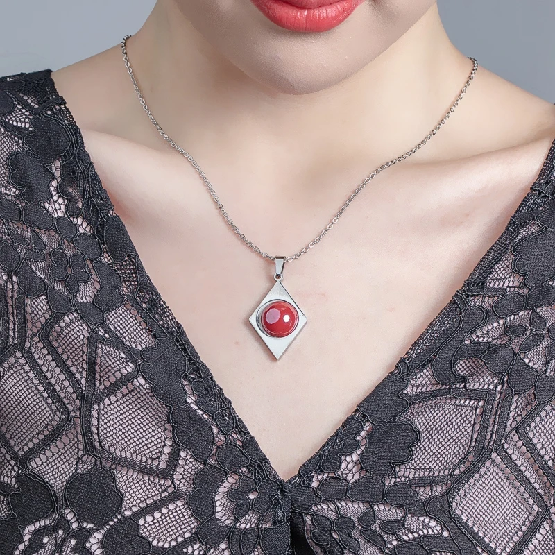 

Luxurious Stainless Steel Rhombic Pendant Necklace For Women Fashion High Quality Chain Choker Jewelry Gift Christmas
