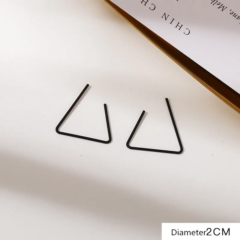 Triangle Корейские геометрические черные серьги-гвоздики для женщин женские простые серьги безделушки легкие Роскошные минималистичные серьги для молодой женщины - Окраска металла: Triangle