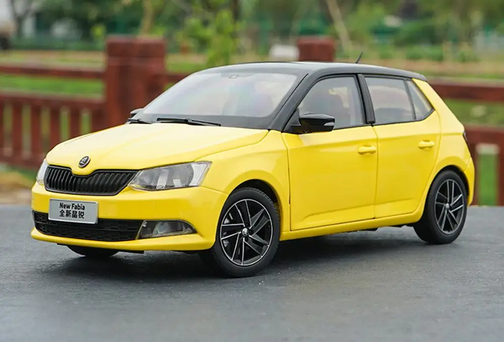 1/18 VW Volkswagen Skoda NEW Fabia 2016 Yellow DieCast Car Model Toy Collection | Игрушки и хобби