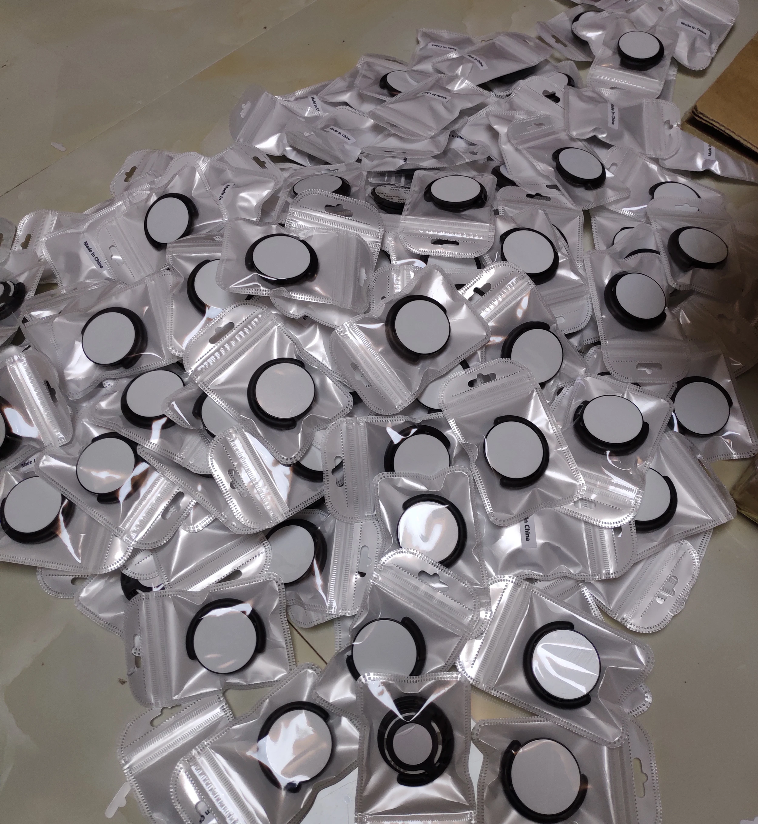

Factory price!!! 1000pcs New Sublimation Blank mobile Phone Plastic Holder With Metal insert heat trasnfer printing Holder Stand
