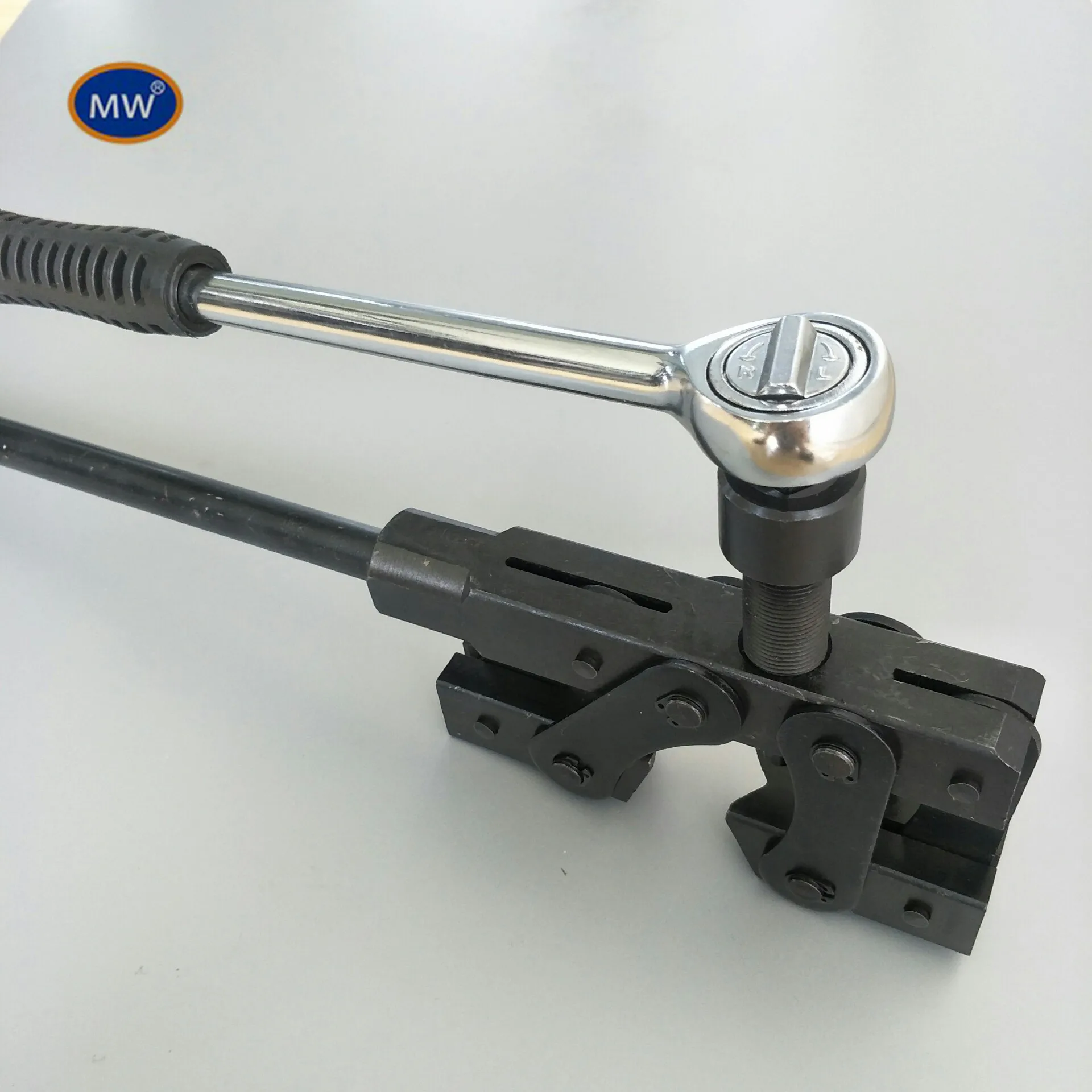 

100-180 Portable Roller Chain Detacher Breaker Cutter Tool, Puller and Breaker Roller Chain