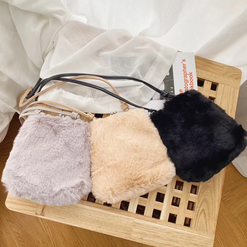 Новинка 2019 зимняя женская сумка на застежке из искусственного меха маленькая