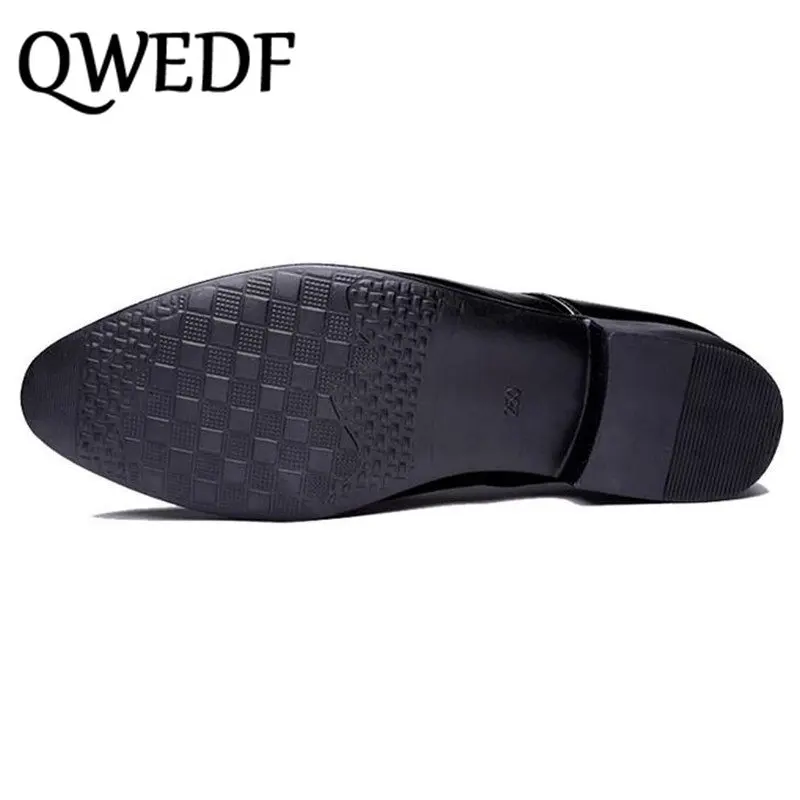 QWEDF 2018 новые офисные вечерние гравировка печатных Модельная обувь в деловом