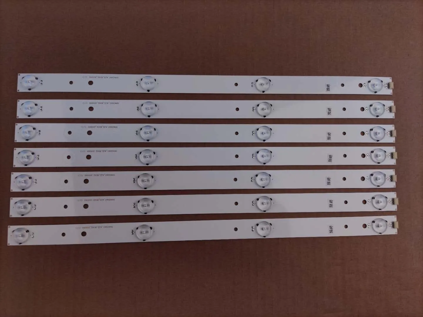 Hisense LED43EC200 43EC210D светильник полоски SVH420AA7_4LED_REV02-20150410 Экран HD426DF-B51 | Лампы и