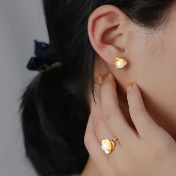 

S925 Sterling Silver Earrings Simple Fashion Pearl Three Petal Flower Trendy Earrings Elegant Hipster Flower Elegant Ornament