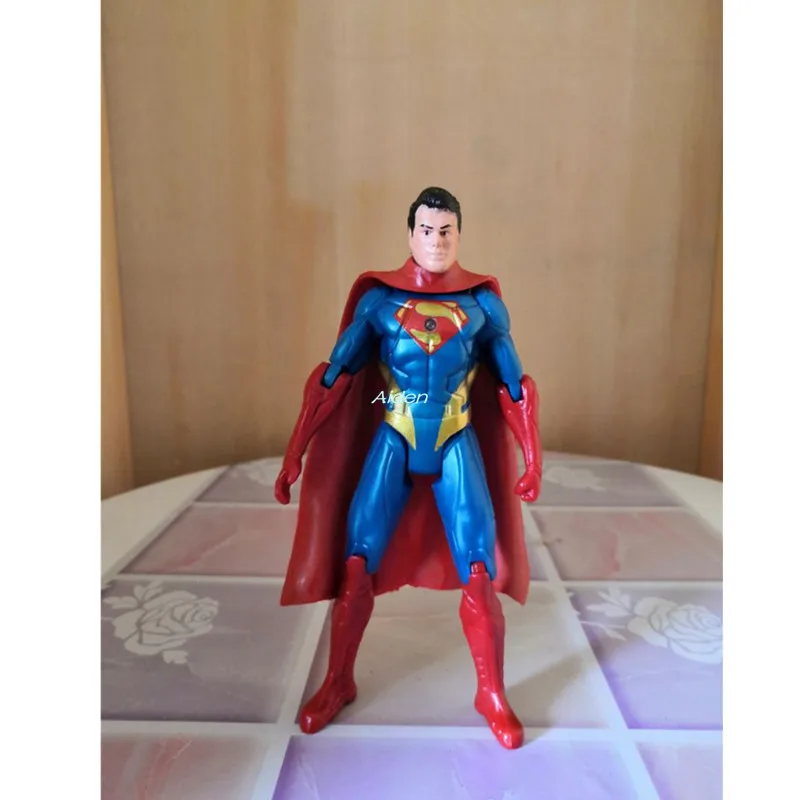 

6" The Avengers Superhero Superman Clark Kent Kal-El With LED Light Batman Hulk PVC Action Collectible Model Toy OPP 16CM Z2678