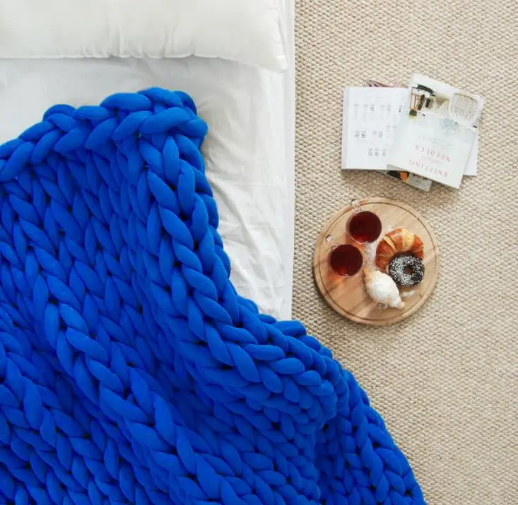 Массивное вязаное вручную одеяло из толстой пряжи, похожее на шерсть, полиэстеровое объемное вязаное одеяло s, зимнее плотное объемное теплое одеяло для дивана - Цвет: Синий