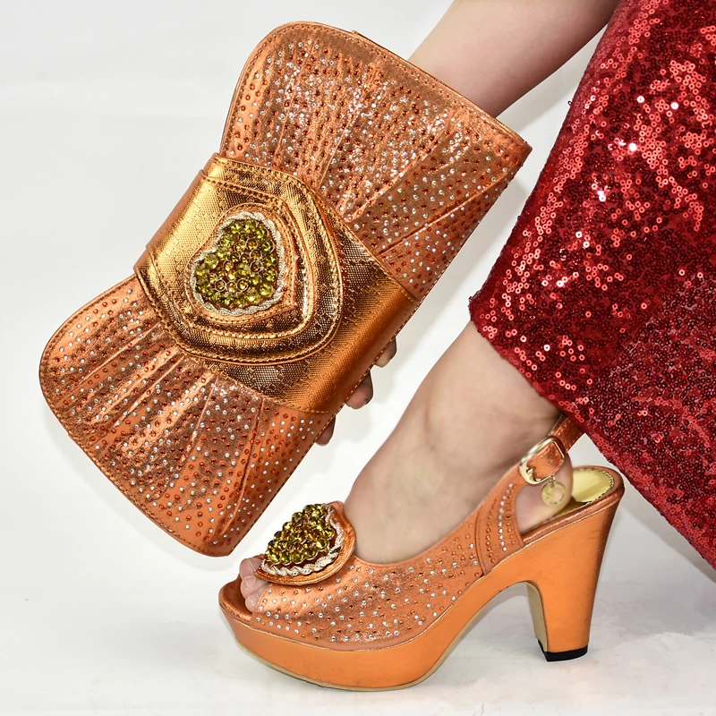 Итальянская Дамская обувь и подходящая Сумочка в комплекте; Украшенные Стразы Обувь большого размера Женская обувь на каблуке и комплекты с сумкой для Для женщин