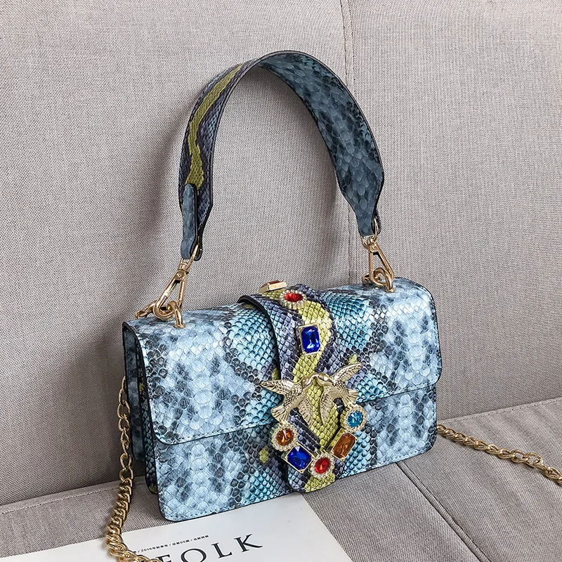 

2019 new style wine god bag fashion slanted snake skin pattern small bag swallow bag inlaid drill chain bag