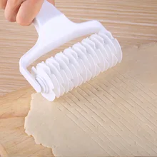 Выпечка Пластиковые роликовые Броши пирог Пицца нож для выпечки тиснение тесто прокатки процесс дома кухня выпечки инструменты C1395 d