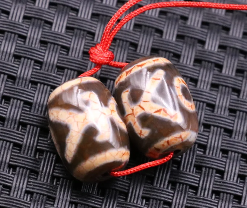 

pair of Energy Tibetan Old Agate Guiren Tairen Big man Symbol dZi Bead Amulet