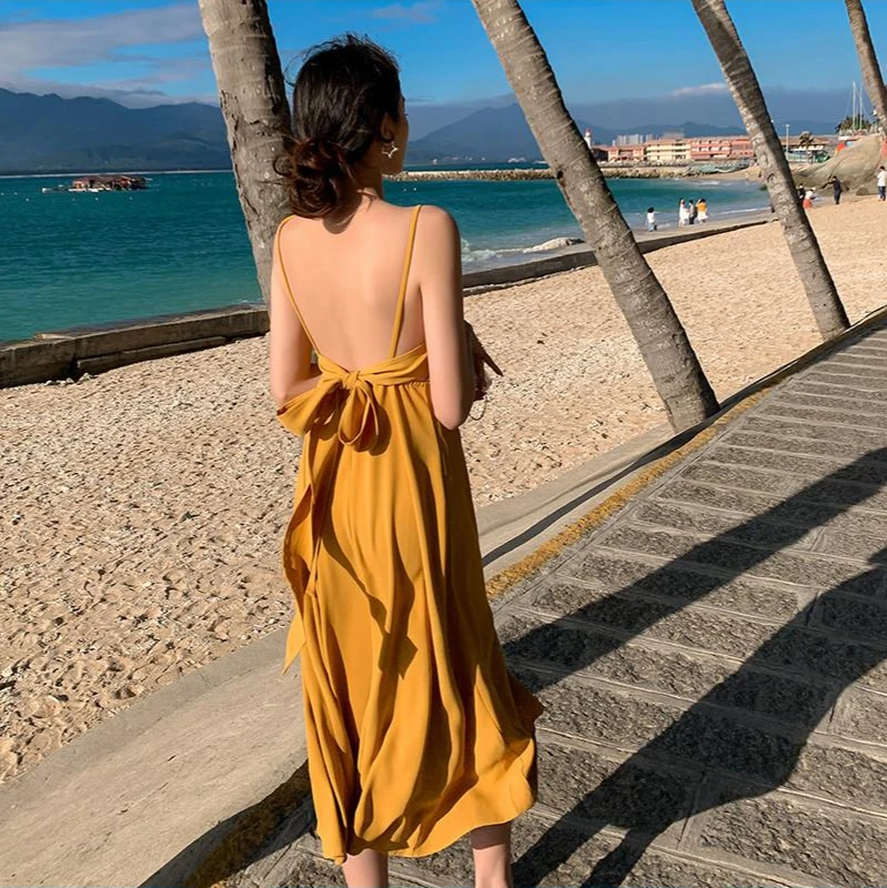 Рисунок 4 - Женское платье с открытой спиной и V-образным вырезом