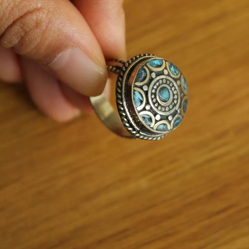 RG332 Непал, Индия Винтажные Ювелирные изделия кольца металла Медь инкрустированные бирюзой с украшением в виде кольца или кольца на большой палец