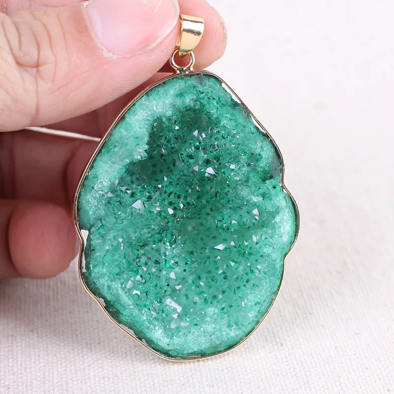 Gold Plated Green Ретро геодезический кварц кристалл камень кулон большой размер половина минеральной руды Агаты Кварц Подвески Рейки Исцеление натуральный Агаты подвески - Окраска металла: Gold Plated Green