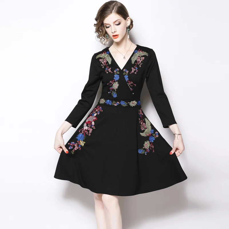 Новая женская мода вышитые слово платье v образным вырезом было тонкое и большое