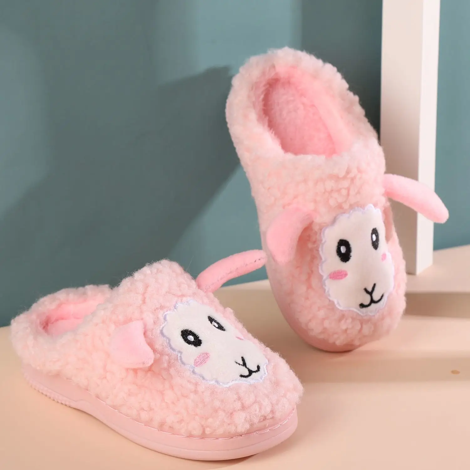 Furry Sheep Cotton Children Slippers Autumn Winter Warm Non-Slip Soft Sole Slip-On Fluffy Slippers Cute Indoor Furry Kids Shoes