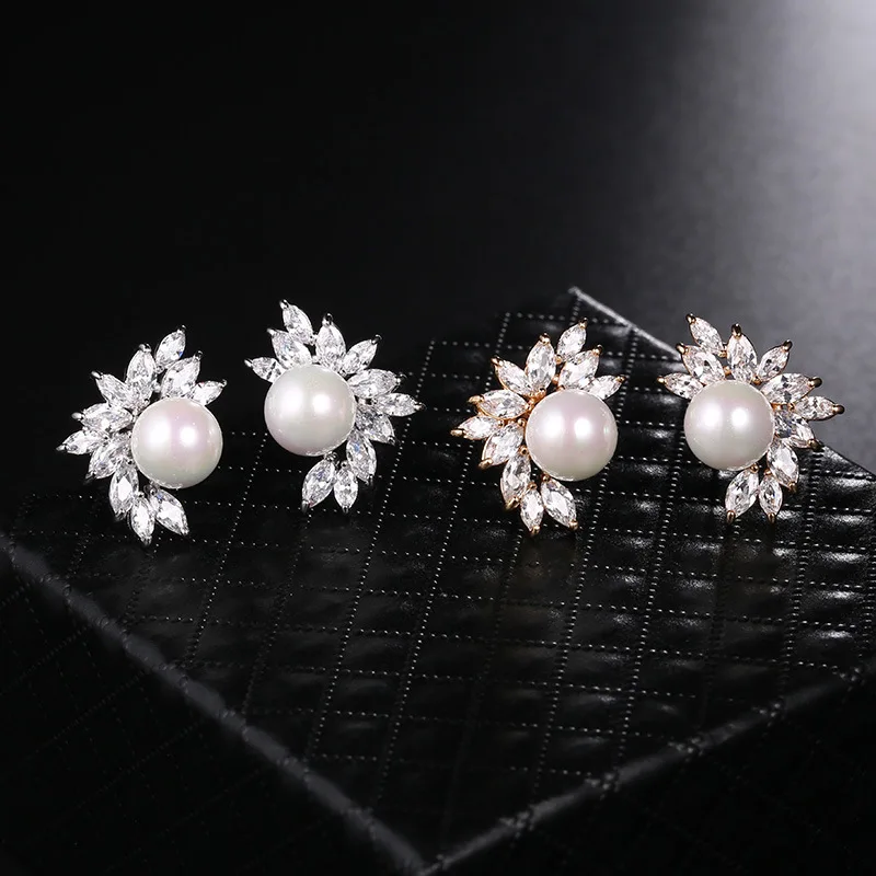 Серьги гвоздики женские круглые с искусственным жемчугом и