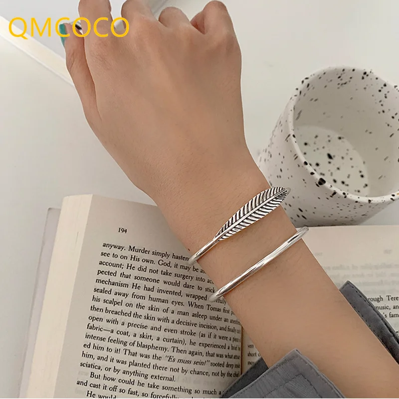 Silverly Brazalete Cruzado Martillado Plata De Ley 925 Mujer | Brazalete Ajustable Diseño Cruzado | Diseño Minimalista Moderno Doble Capa | Joyas Contemporáneas Texturizadas Damas Día A Día
