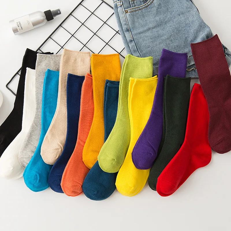 В Корейском стиле Harajuku; яркие хлопковые носки Для женщин Симпатичные короткие носки, желтый, синий, фиолетовый, зеленый красные, черные носки на подарок для девочек