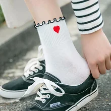 Осенние Изящные носки с принтом в форме сердца из хлопка с деревянными ушками, одноцветные кружевные милые повседневные дышащие белые модные женские носки