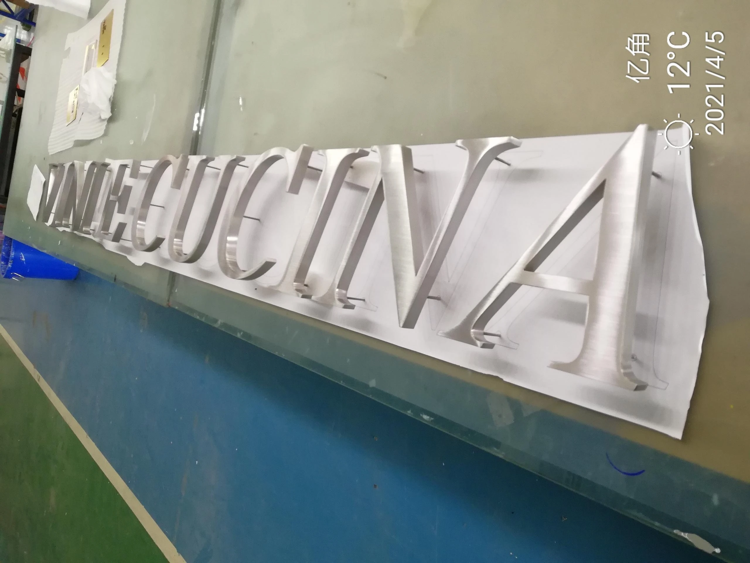 Индивидуальные видимые металлические буквы 3D рекламные вывески из нержавеющей