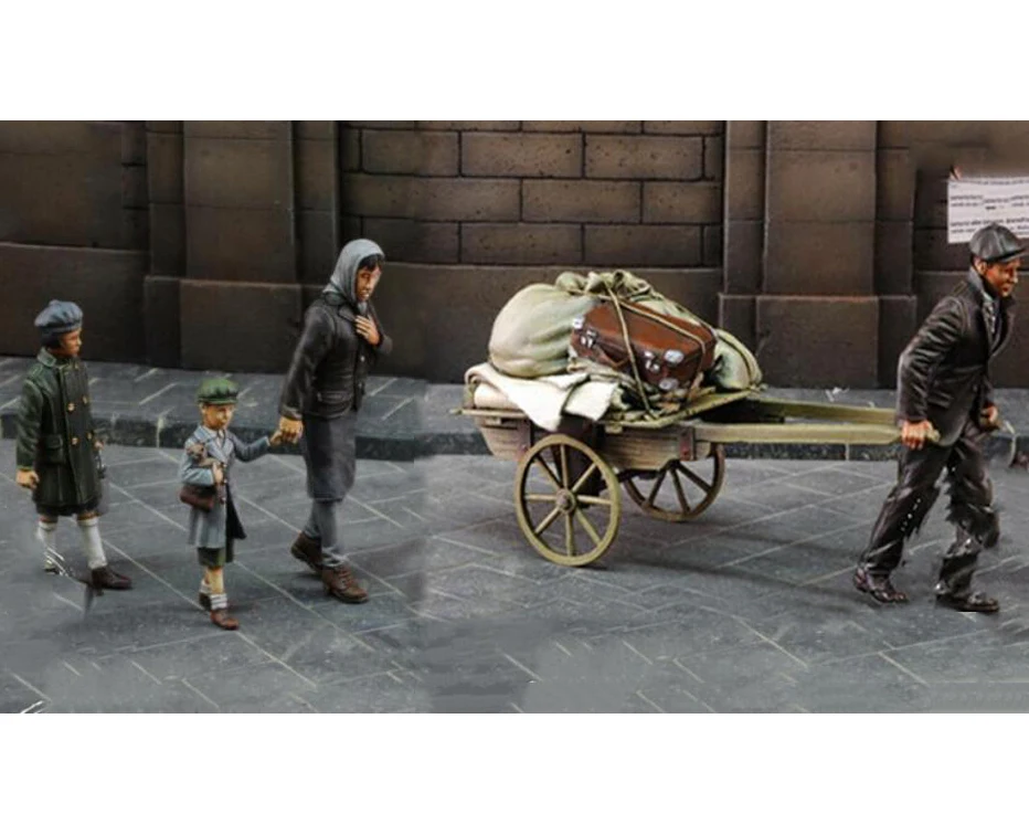 1/35 сборная полимерная фигурка гражданских лиц | Игрушки и хобби