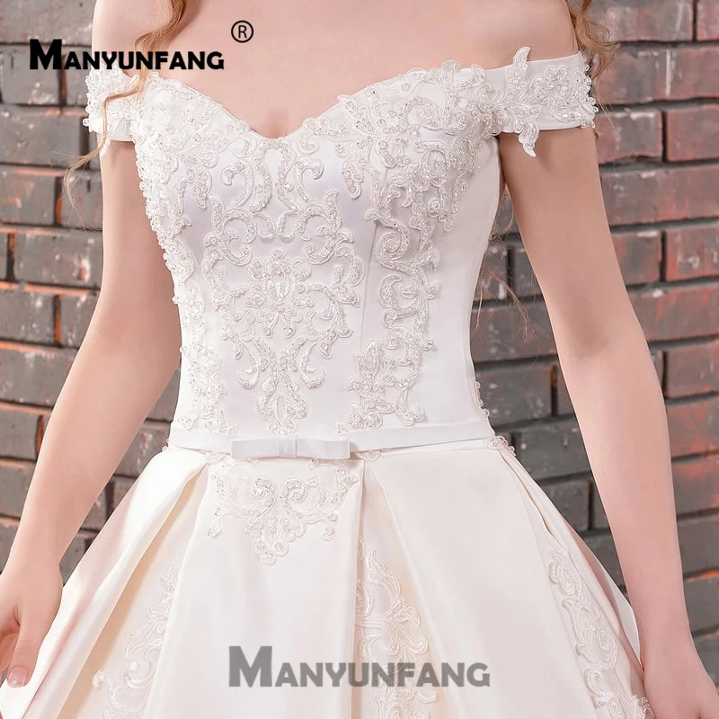Реальная цена от плеча Hochzeit лодочка шеи цвета слоновой кости атласное свадебное платье пояс белое платье вышивка кружева турецкие