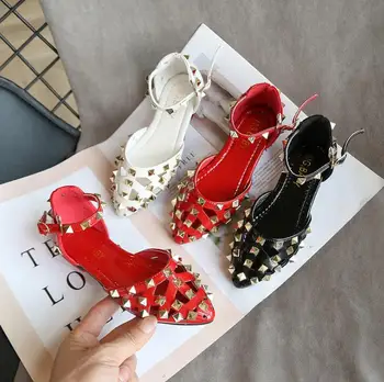 

Girls Sandals Kids Children Summer Beach Shoes Rivet Sweet Princess Sandals Soft Flower Girl Shoes For Wedding Fashion Brand