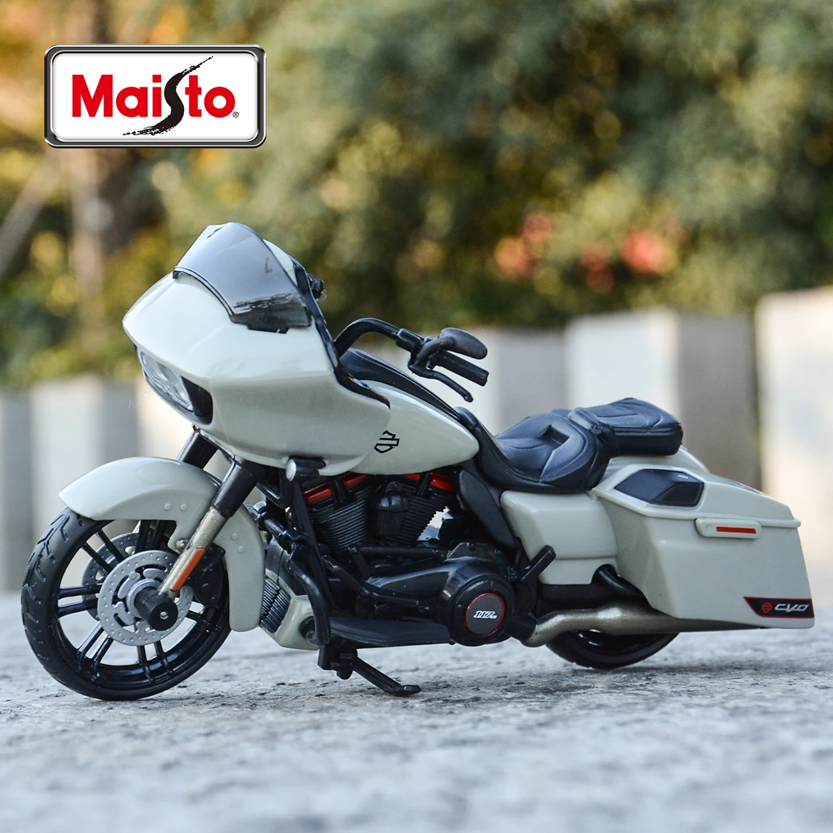 Maisto 1:18 Harley-Davidson 2018 CVO Road Glide Gery White Die Cast Vehicles Collectible Hobbies Motorcycle Model Toys