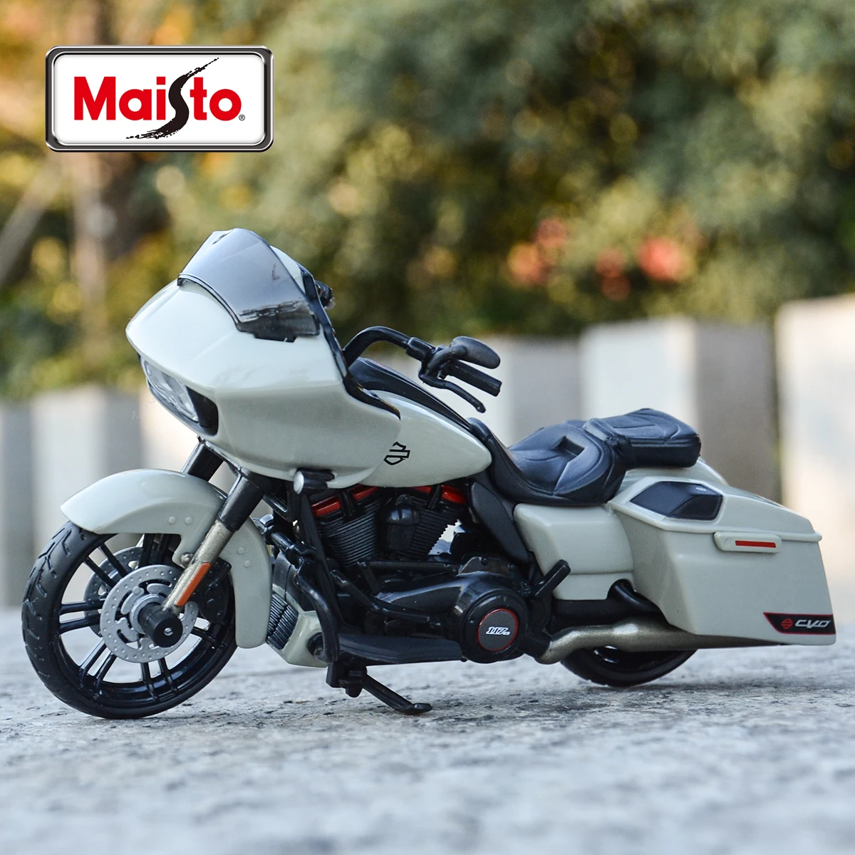 Maisto 1:18 Harley Davidson 2018 CVO Road Glide Gery White Die
