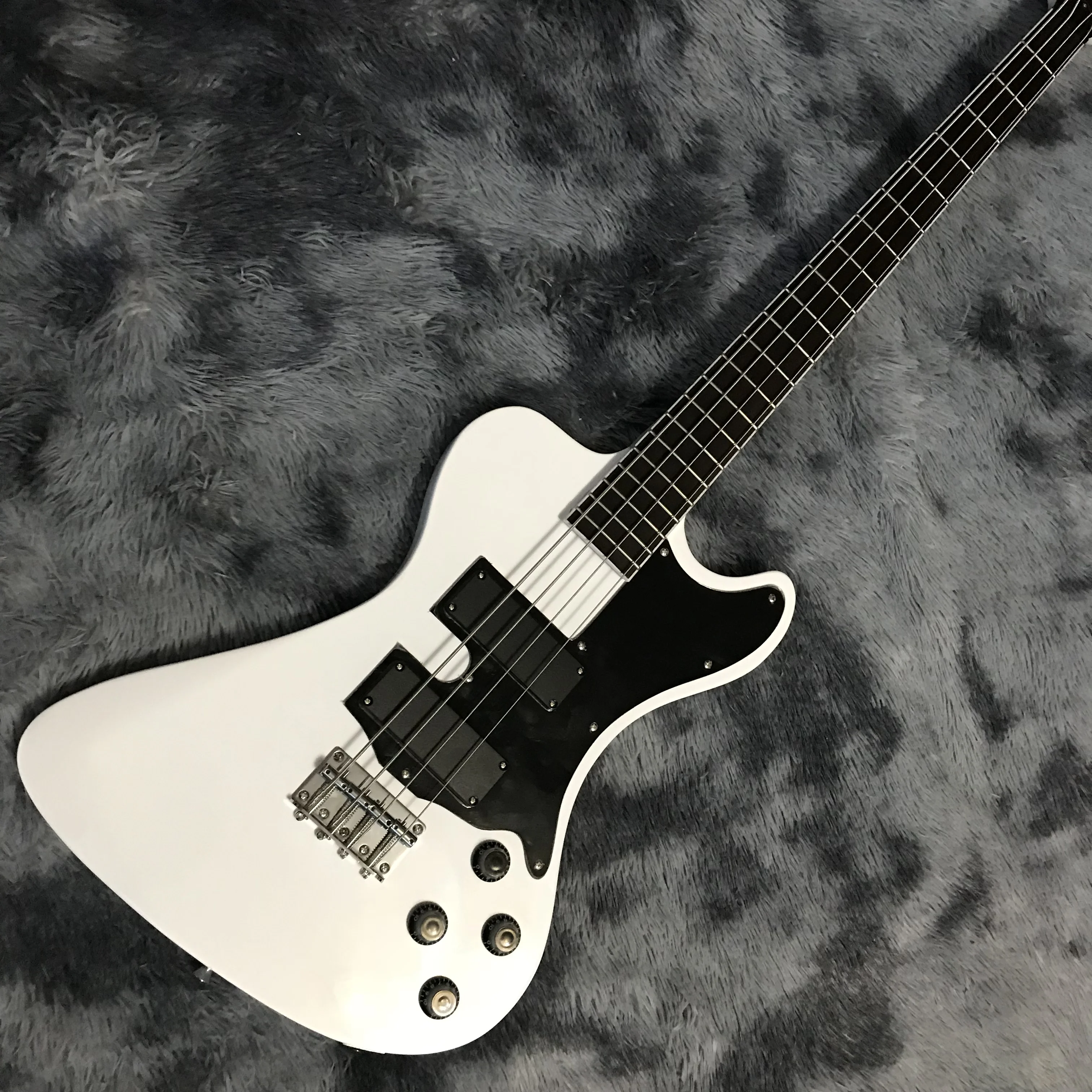 

Custom shop custom bass, 4 string bass, white, new 2020, hot sale, custom logo, custom fingerboard inlay and color. Free shippin