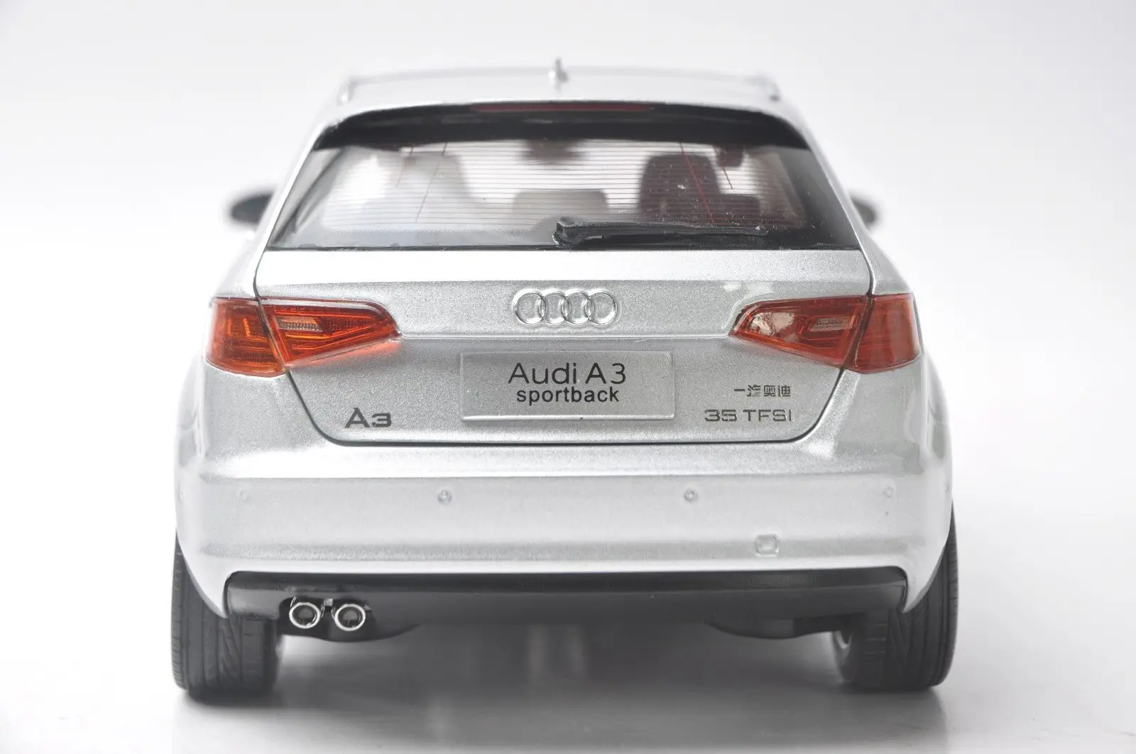 1:18 Модель литья под давлением для Audi A3 Sportback Silver SUV игрушечный автомобиль из