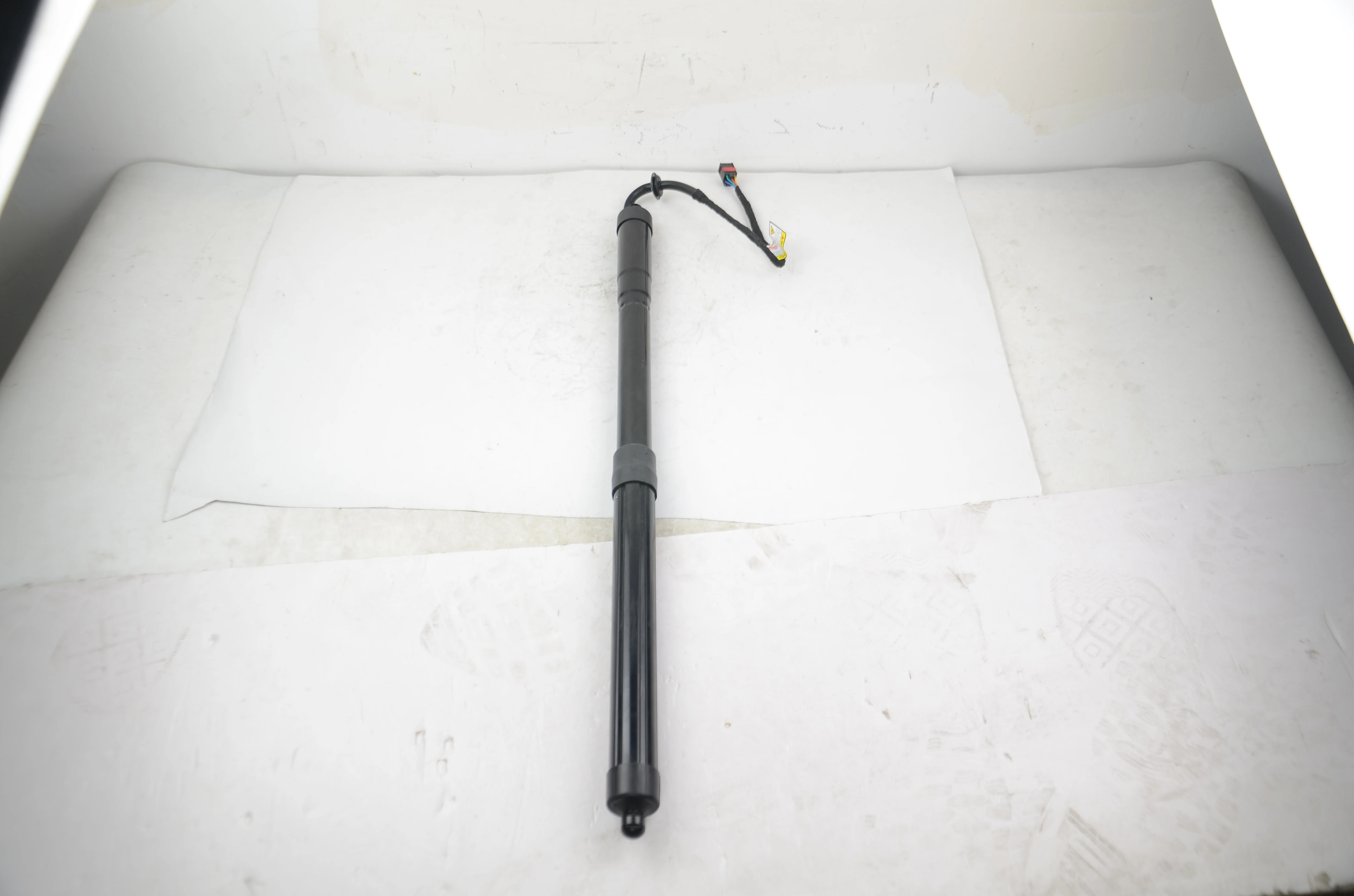Ap01 New Electric Tailgate Gas Strut For Porsche Cayenne 92a 958 2011