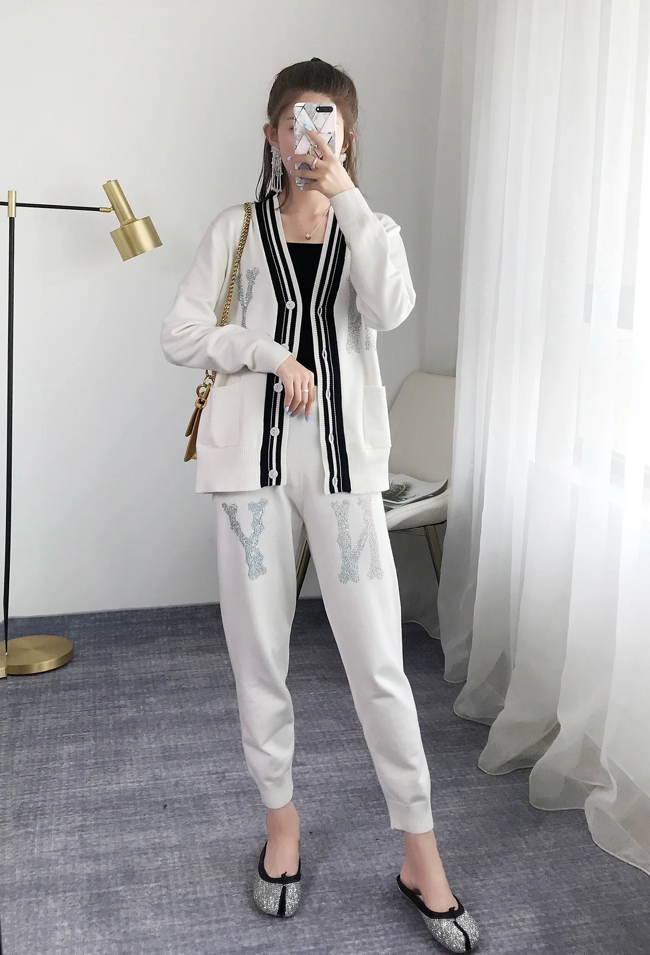 ALPHALMODA модная обувь с украшением в виде кристаллов штаны с узором в виде букв «свитер спортивный костюм с длинным рукавом и v-образным вырезом кардиган с рукавами брюки 2 шт.; комплект; Модный комплект