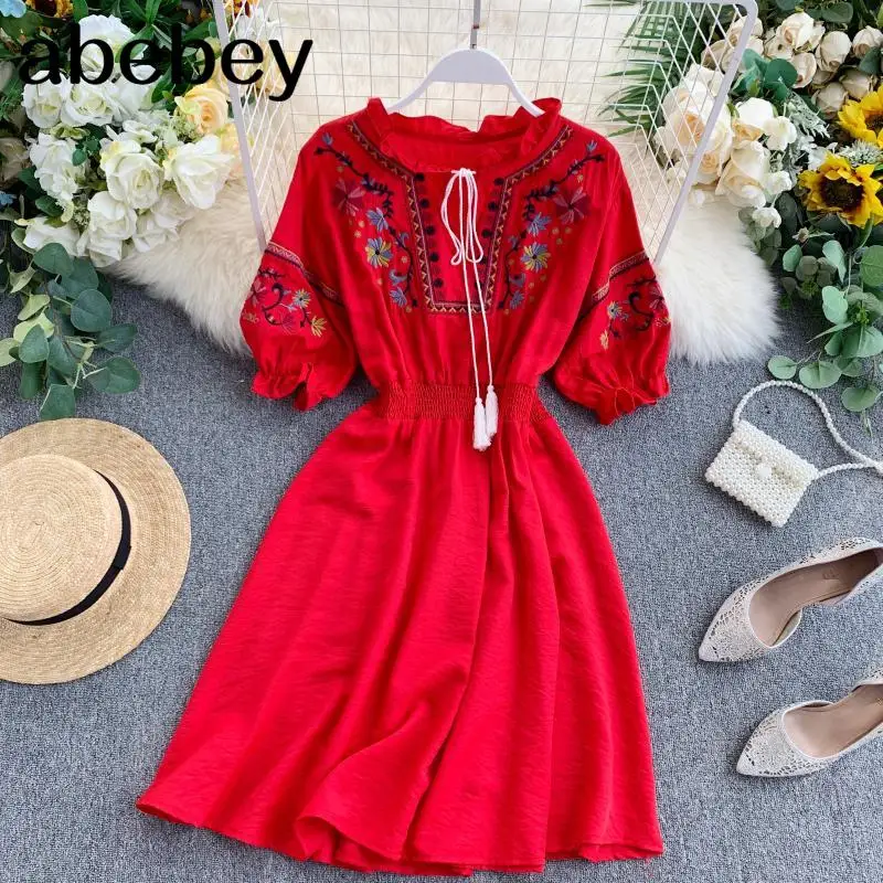 Платье с вышивкой винтажное белое пляжное элегантное в стиле бохо бахромой