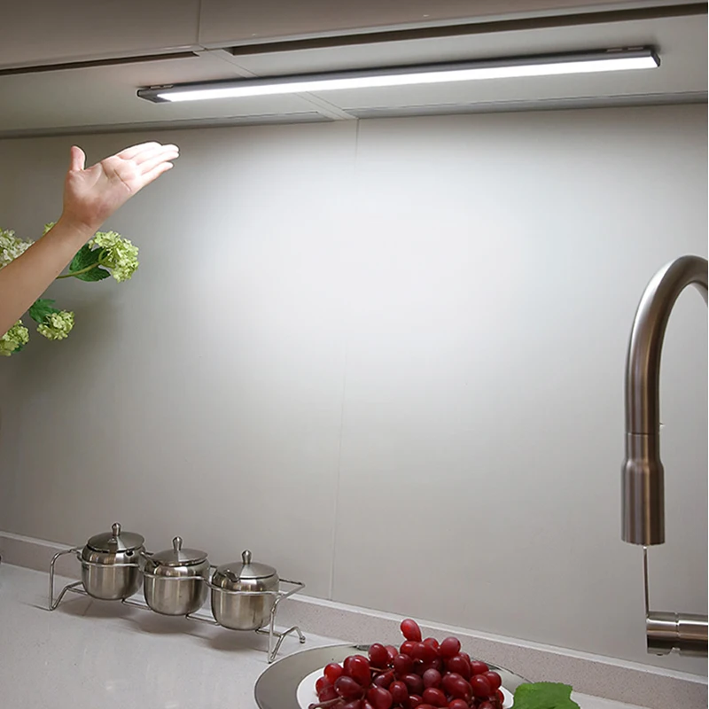 Comprar Luz LED de cocina con Sensor de movimiento, lámpara inteligente,  luces LED debajo del gabinete, 30/40/50cm, 12V, lámpara nocturna con Sensor  de barrido manual para dormitorio, armario, enchufe de la UE