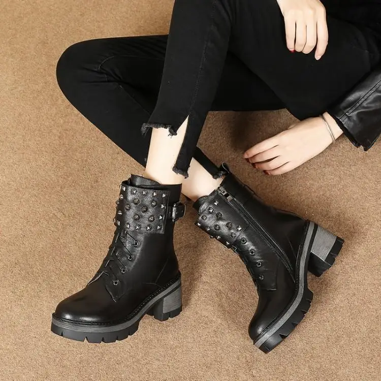 

End of round head thick with Martin boots, high-heeled boots female scooter rivet head layer cowhide